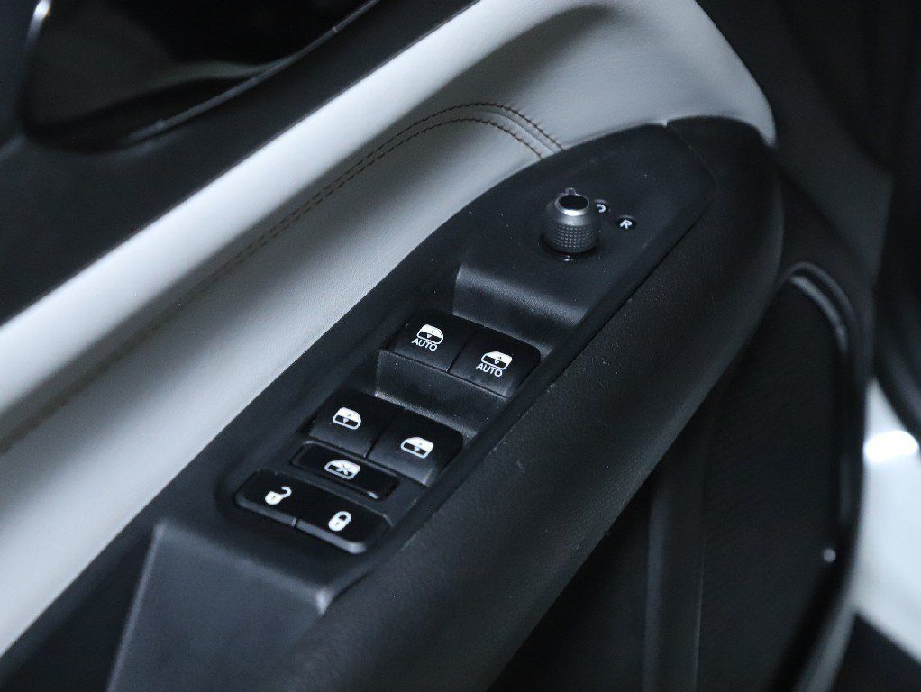 Used 2025 Jeep Compass Limited AWD/4WD image 16