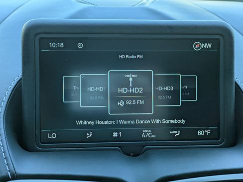 Used 2021 Aston Martin V8 Vantage Roadster image 20