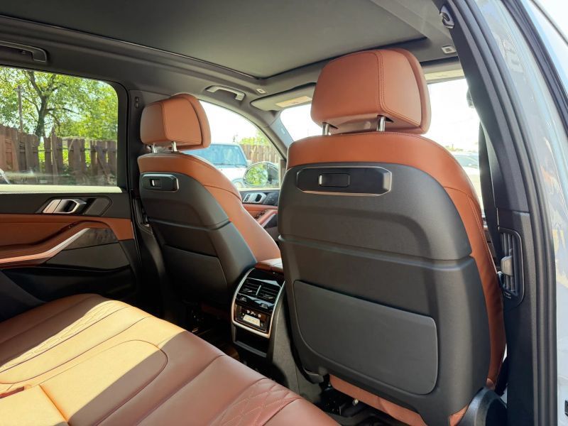 Used 2025 BMW X5 xDrive40i w/ M Sport Package AWD/4WD image 27