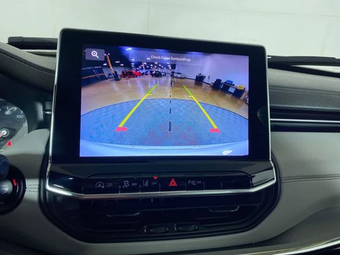 Used 2024 Jeep Compass Limited image 25