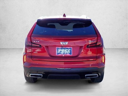 Used 2024 Cadillac XT4 Premium Luxury image 3