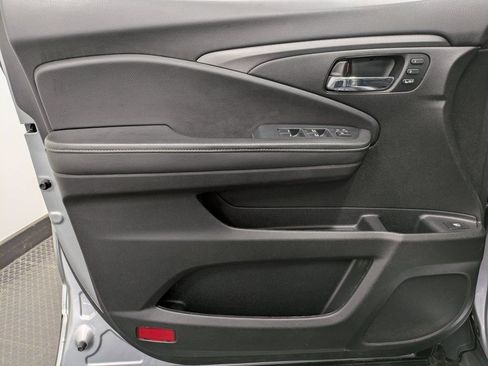 Certified 2023 Honda Ridgeline RTL image 8