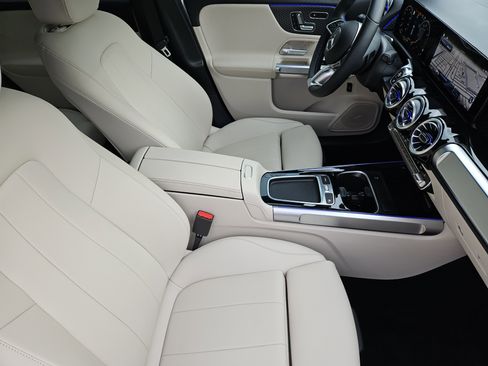 Used 2025 Mercedes-Benz GLB 250 image 15