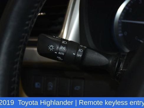 Used 2019 Toyota Highlander Limited AWD/4WD image 11
