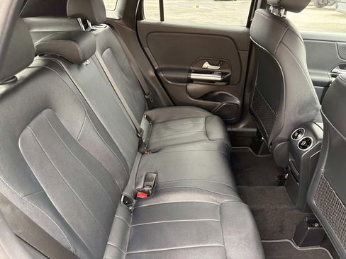Used 2025 Mercedes-Benz GLA 250 image 10