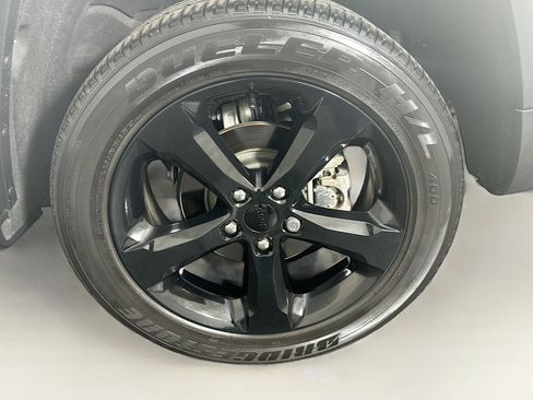 Used 2023 Jeep Grand Cherokee Altitude image 11