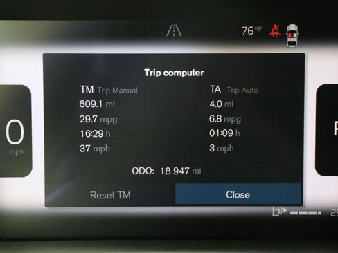 Certified 2025 Volvo XC40 B5 Plus image 12