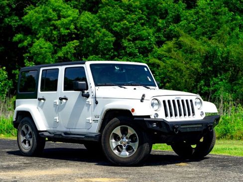 Used 2016 Jeep Wrangler Unlimited Sahara w/ Connectivity Group AWD/4WD image 1