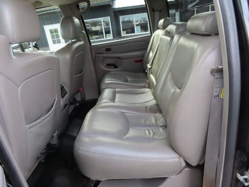 Used 2005 Chevrolet Silverado 2500 LT w/ Heavy-Duty Power Package image 41