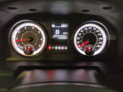 Used 2019 RAM 1500 Classic SLT RWD image 23