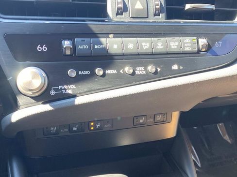 Used 2025 Lexus ES 300h w/ Premium Package FWD image 27
