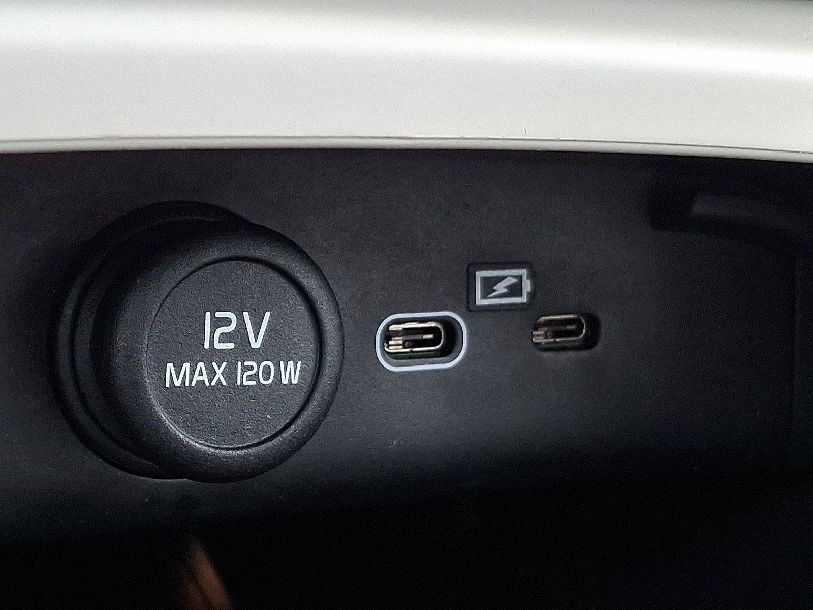 Used 2023 Volvo XC40 B5 Ultimate w/ Protection Package Premier AWD/4WD image 24