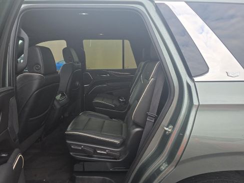 Used 2023 Cadillac Escalade Premium Luxury AWD/4WD image 13
