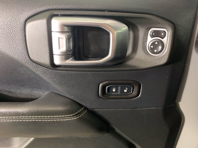 Used 2019 Jeep Wrangler Unlimited Sahara w/ Cold Weather Group AWD/4WD image 31