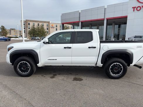 Used 2025 Toyota Tacoma TRD Off-Road image 2