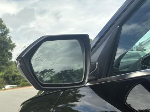 Used 2023 Hyundai Elantra Limited w/ Cargo Package image 13