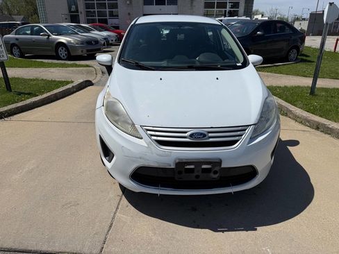 Used 2012 Ford Fiesta SE image 2