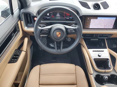 Used 2024 Porsche Cayenne E-Hybrid image 16