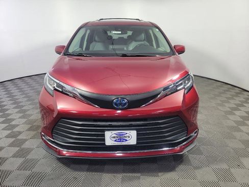 Used 2021 Toyota Sienna XLE image 13