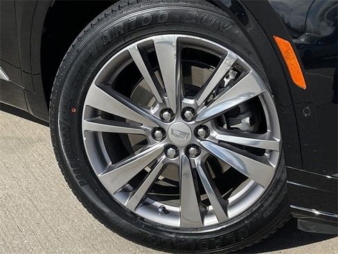 Used 2023 Cadillac XT6 Premium Luxury w/ Technology Package image 9