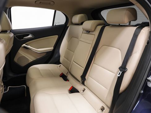 Used 2019 Mercedes-Benz GLA 250 4MATIC image 39