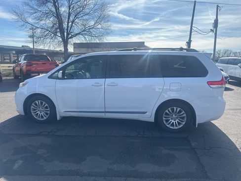 Used 2012 Toyota Sienna image 8