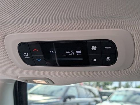 Used 2023 Chrysler Pacifica Limited image 53
