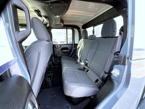 Used 2025 Jeep Gladiator Sport image 20