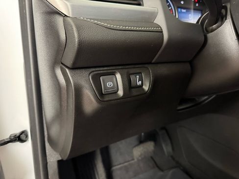 Used 2023 GMC Acadia SLE w/ Driver Convenience Package image 17