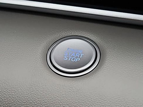 Used 2025 Hyundai Elantra Sport FWD image 16