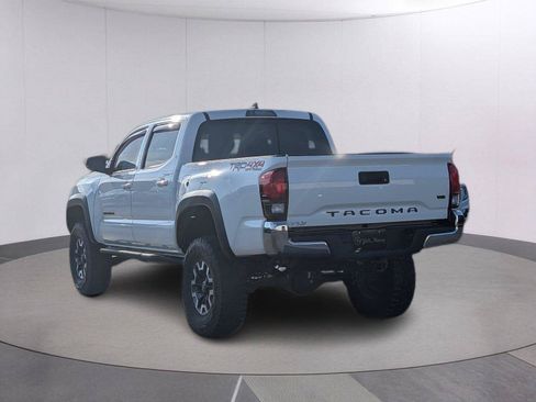 Used 2019 Toyota Tacoma TRD Off-Road AWD/4WD image 3
