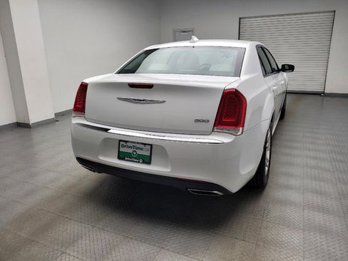Used 2019 Chrysler 300 Touring w/ Driver Convenience Group RWD image 7