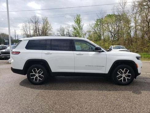Used 2023 Jeep Grand Cherokee L Limited AWD/4WD image 2