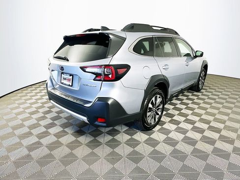 Certified 2025 Subaru Outback Limited AWD/4WD image 10