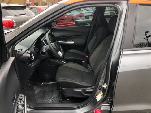 Used 2019 Nissan Kicks SV image 9