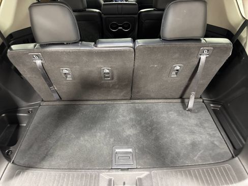 Used 2025 Honda Pilot Touring image 29