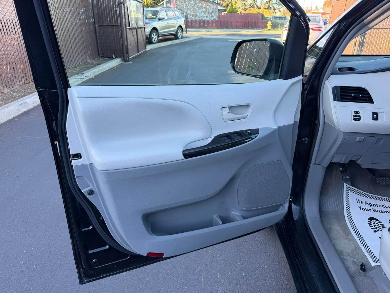 Used 2012 Toyota Sienna LE FWD image 9