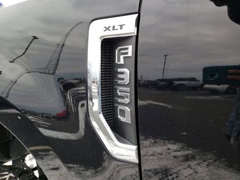 Used 2022 Ford F350 XLT w/ XLT Premium Package image 30