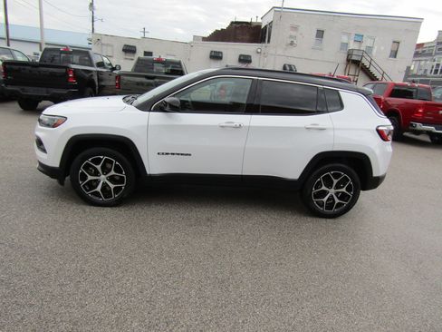 Used 2024 Jeep Compass Limited AWD/4WD image 6