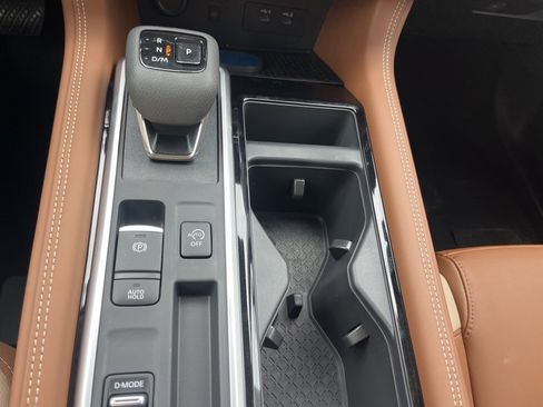 New 2026 Nissan Pathfinder Platinum image 18