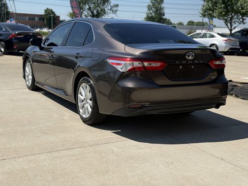 Used 2018 Toyota Camry LE FWD image 5