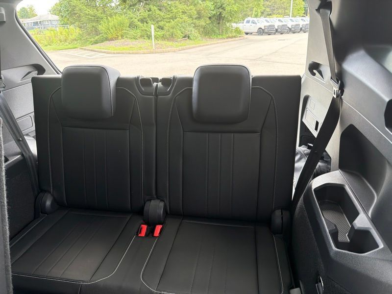 Used 2023 Volkswagen Tiguan SE R-Line FWD image 14