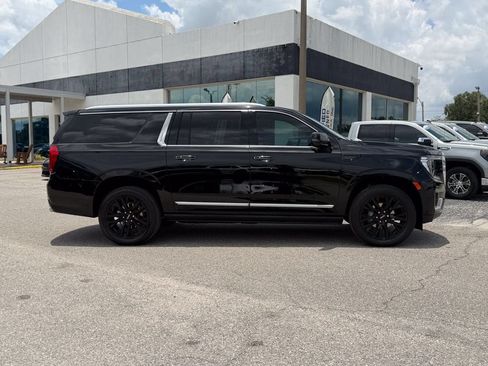 Used 2024 GMC Yukon XL Denali w/ Denali Reserve Package AWD/4WD image 3