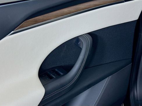 Used 2023 Tesla Model X image 17