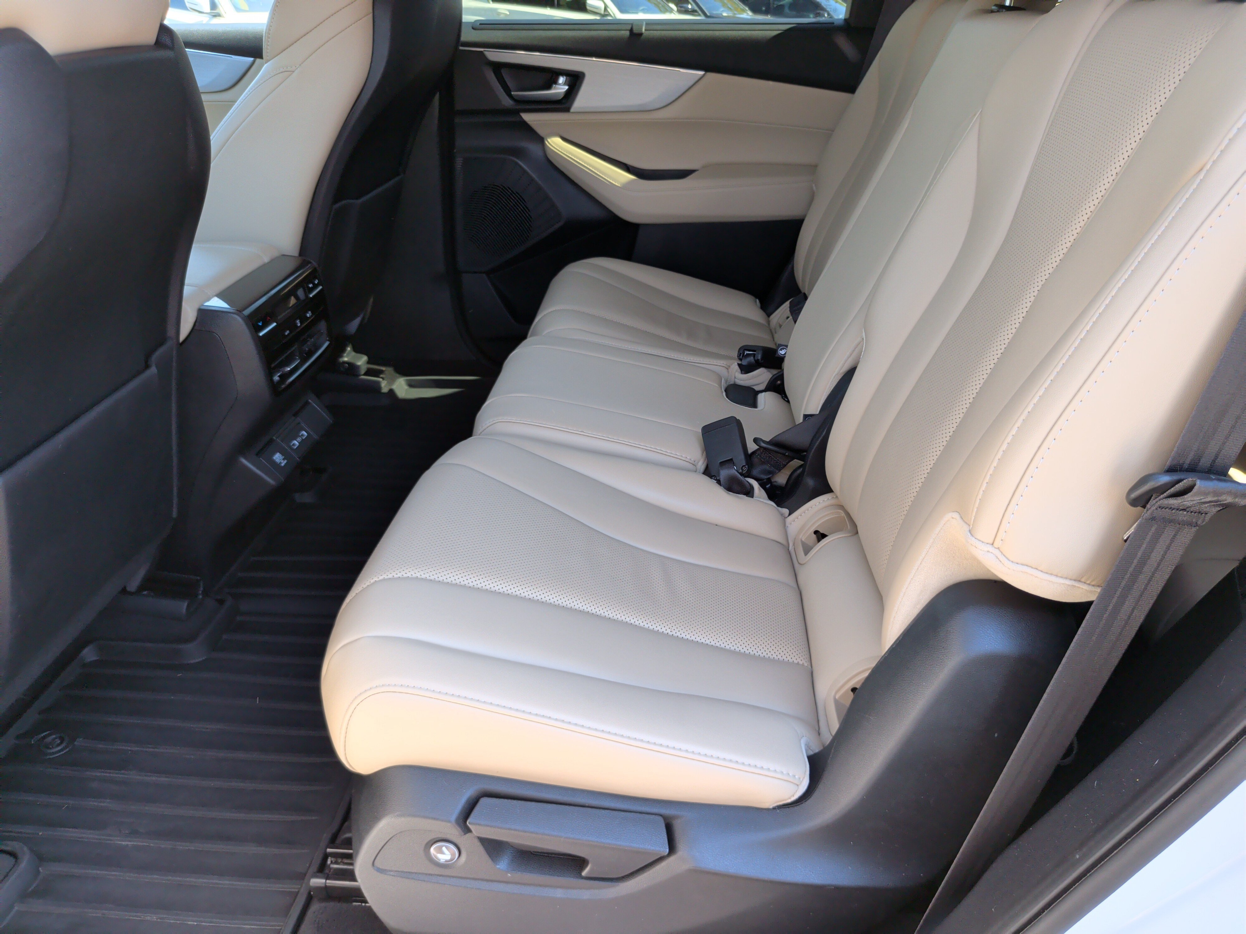 Used 2023 Acura MDX w/ Technology Package FWD image 37