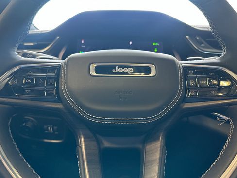 Used 2023 Jeep Grand Cherokee Overland AWD/4WD image 24