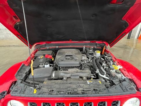 Used 2021 Jeep Wrangler Unlimited Sahara w/ Cold Weather Group AWD/4WD image 30
