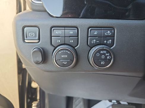 Used 2022 Chevrolet Silverado 1500 LT Trail Boss w/ LT Trail Boss Premium Package AWD/4WD image 29