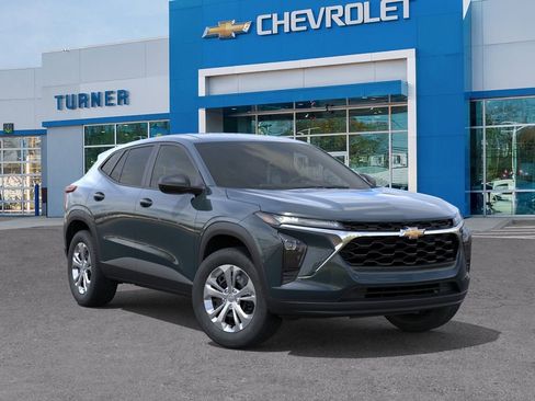 New 2026 Chevrolet Trax LS w/ Driver Confidence Package FWD image 7
