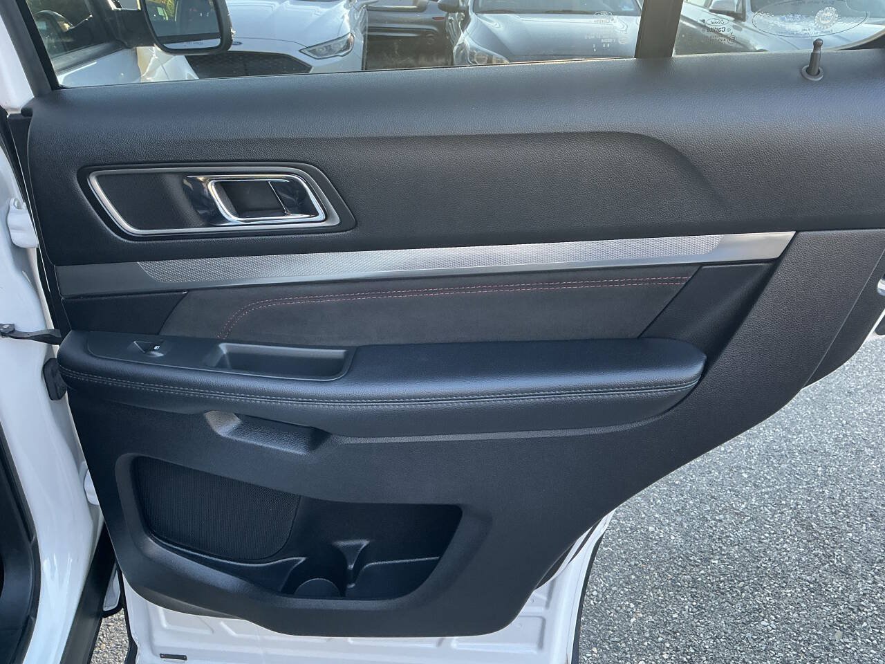 Used 2019 Ford Explorer XLT w/ Equipment Group 202A AWD/4WD image 25
